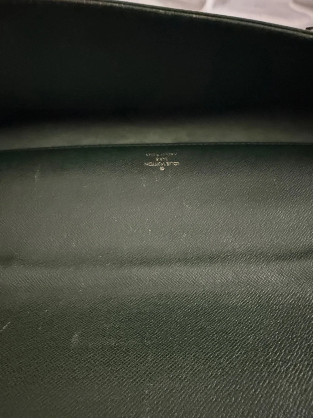 Louis Vuitton - Picture 6 of 8